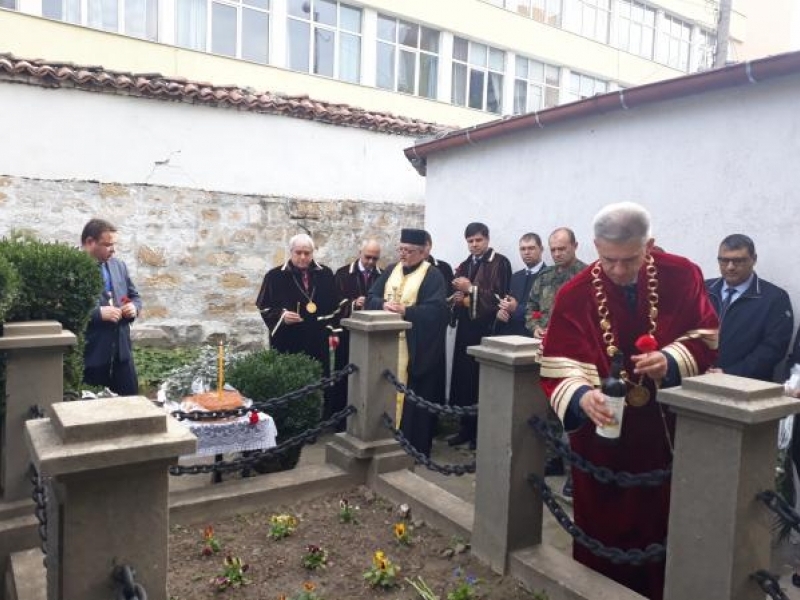 Стопанска академия „Д. А. Ценов“ отбеляза своя патронен празник