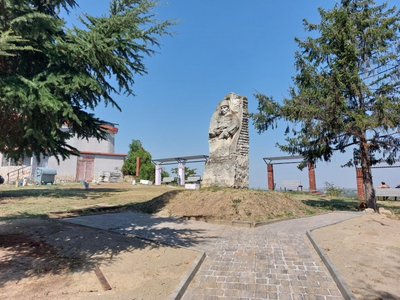 Благоустроява се градската среда около парк "Калето" и културно-историческите забележителности в Свищов 