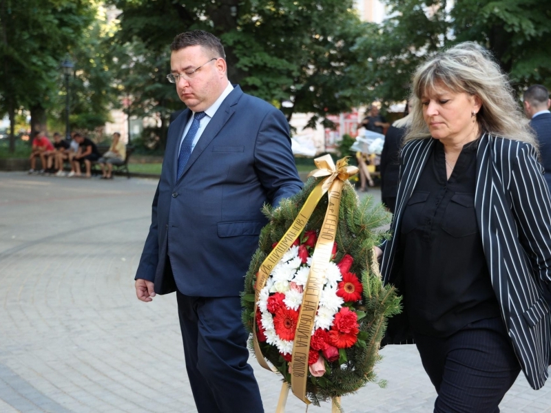 С общоградско поклонение в Свищов бяха отбелязани 160 години от рождението на проф. Иван Шишманов 