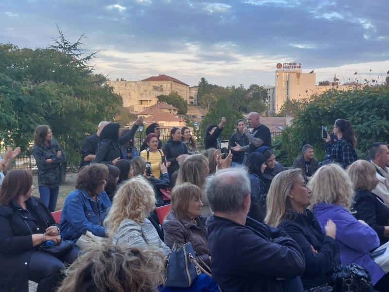 Рок певецът Константин Кацаров направи вълнуващ концерт в Исторически музей - Свищов