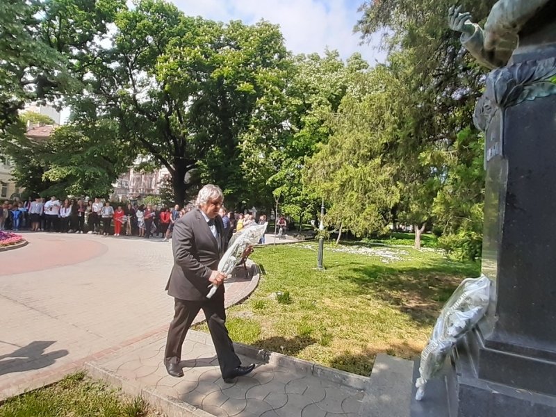 125 години от гибелта на Алеко Константинов бяха отбелязани днес в Свищов и София