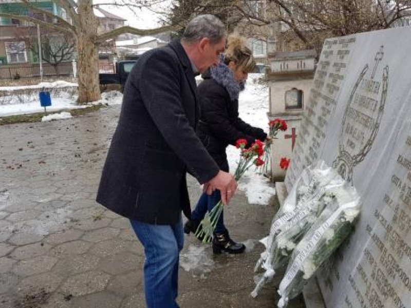 В Свищов си спомниха  с тъга за жертвите при голямото земетресение през 1977 година