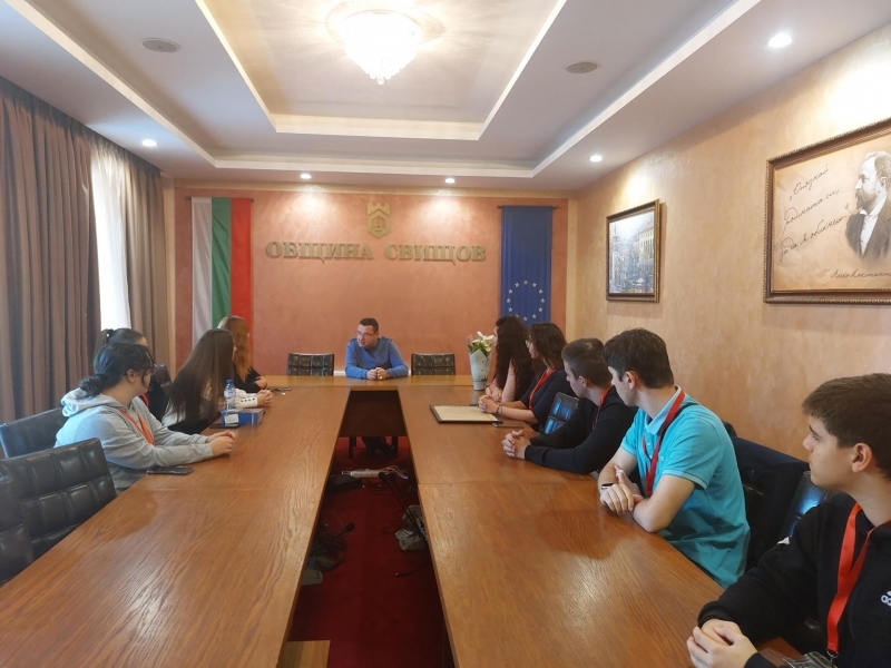 Делегати от училище посланик на Европейския парламент посетиха Община Свищов по повод Деня на българската община 