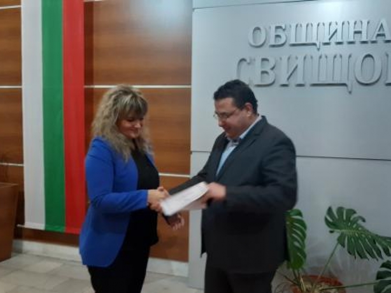 Кметът на Свищов отличи 8 служители от общинска администрация в Деня на българската община