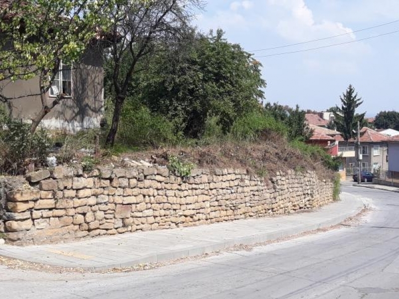 Реновиран е тротоарът от Болницата в Свищов до кръстовището на пл. „Свобода“ 