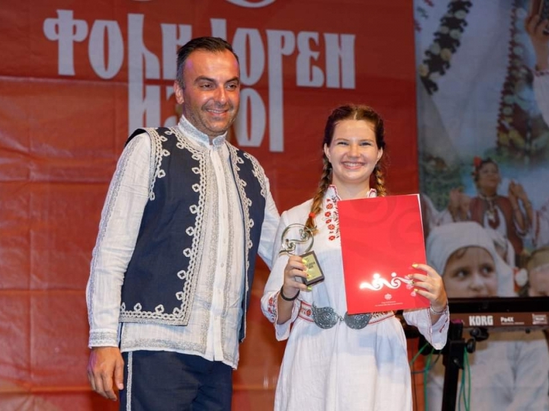 С церемония по награждаване и концерт на оркестър „Канарите“ бе сложен финал на десетото издание на МФФ „Фолклорен извор“ 