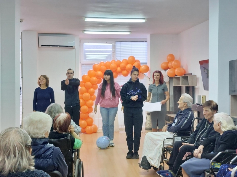 ЦСРИ - Свищов поднесе специален поздрав на възрастните хора в ДСХ "Мария Луиза"