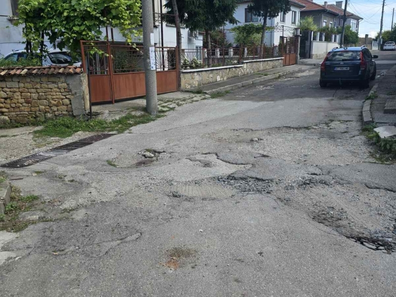 Стартираха аварийни дейности по подмяна на водопровода на улица „Княз Черказки“ в Свищов 