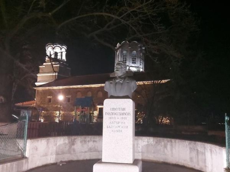 Паметници на културата в Свищов грейнаха с художествено осветление 