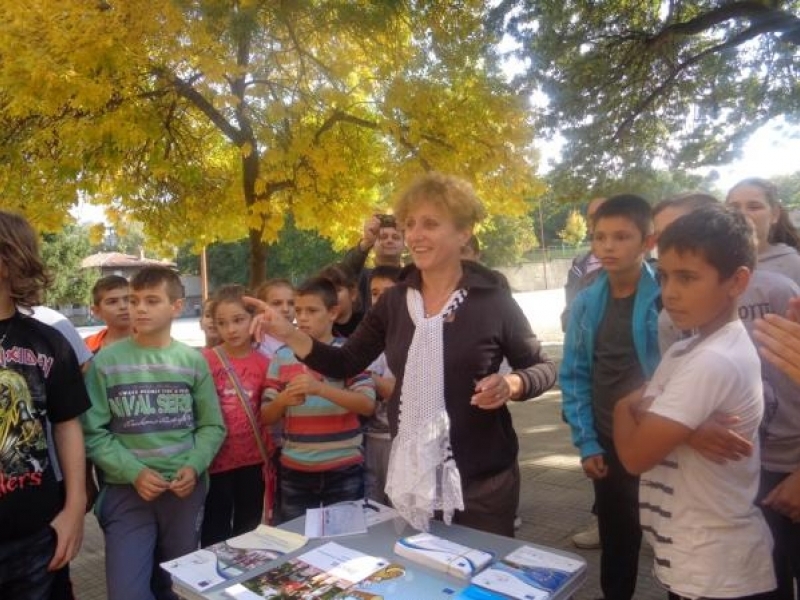 Състезание по електронен дартс в СОУ „Николай Катранов“