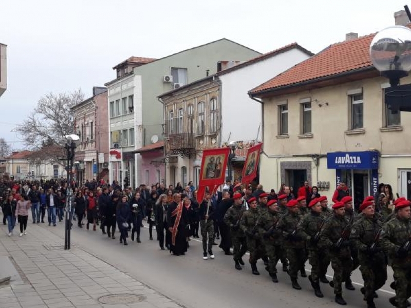 С богата празнична програма в Свищов бе отбелязан националния празник на Република България 