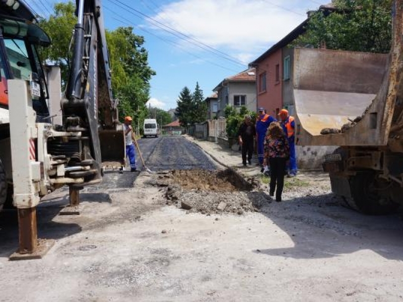 Продължават дейностите по подмяна на водопровод и полагане на нова асфалтова настилка в гр. Свищов