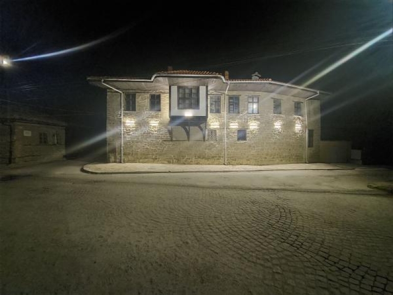 Паметници на културата в Свищов грейнаха с художествено осветление 