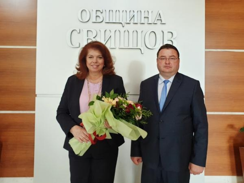 Вицепрезидентът Илияна Йотова посети Свищов по повод 165-годишнината на ПБНЧ „Еленка и Кирил Д. Аврамови – 1856“