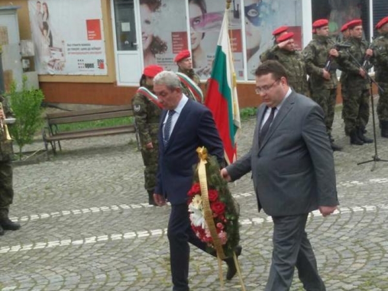 В Свищов тържествено бе честван Деня на храбростта и празник на българската армия