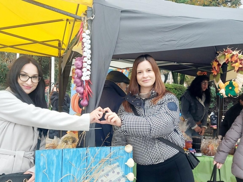 „Вкусът на есента“ озари площад „Алеко“ – с вкус, цветове и доброта за децата на Свищов 