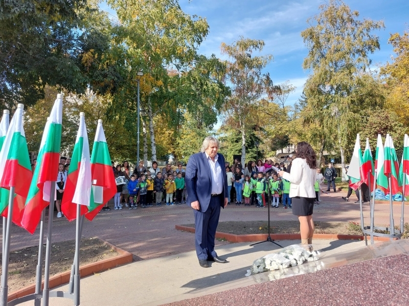 Свищов отбеляза Деня на народните будители 