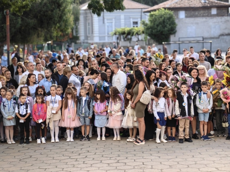 Първият учебен ден бе тържествено отбелязан в образователните институции в община Свищов 