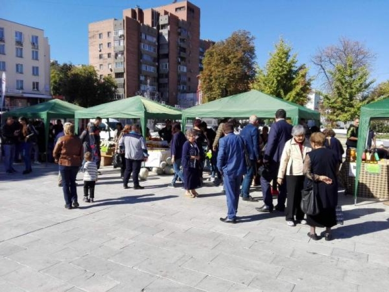 Приключи второто издание на "Есенен фермерски пазар" в Свищов