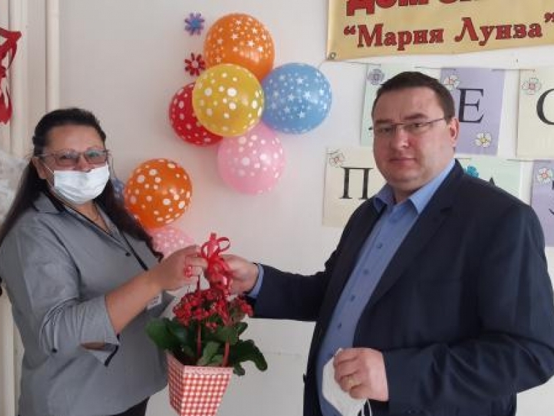 По традиция 1 октомври бе отпразнуван в Дома за стари хора „Мария Луиза“ в Свищов 