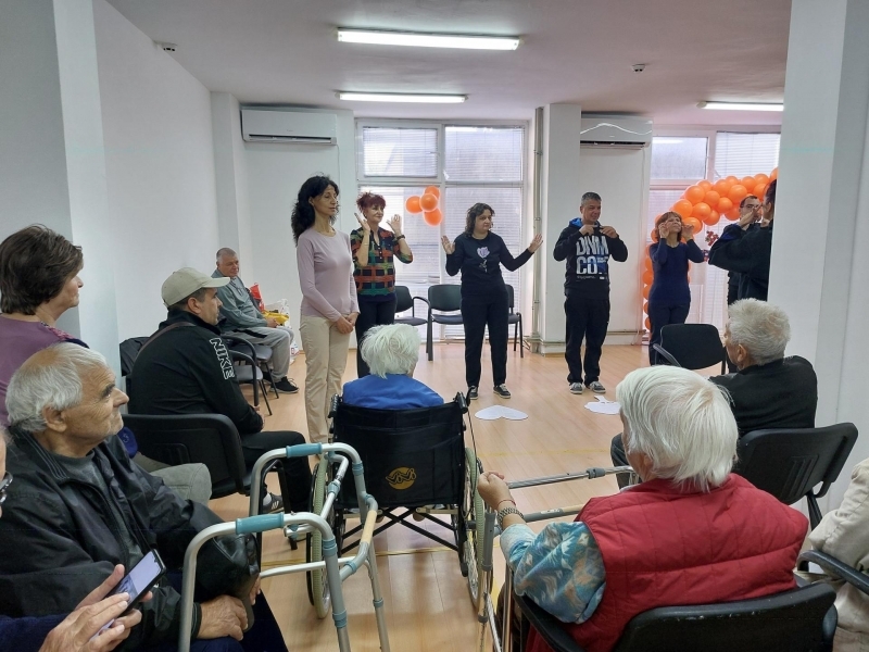 Потребителите в ДСХ „Мария Луиза” – гр. Свищов отбелязаха Международния ден на възрастните хора 