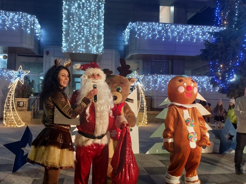 Коледните светлини грейнаха в  Свищов 