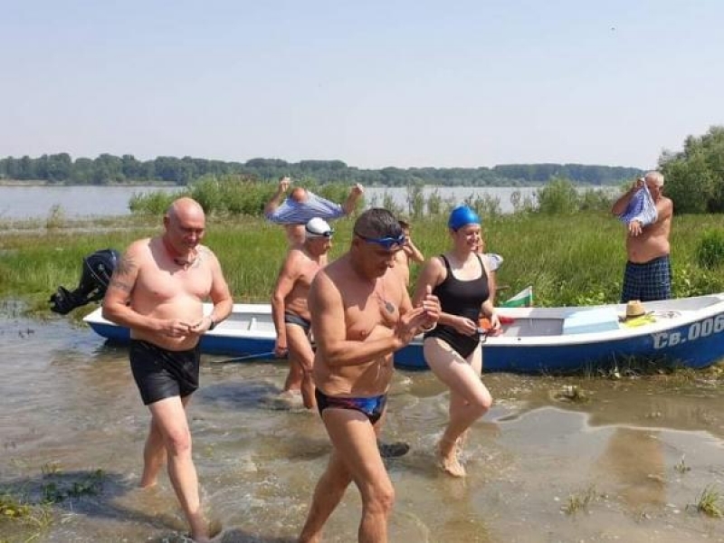 112 плувци от цялата страна се включиха в традиционното 63-то преплуване на река Дунав край Свищов  