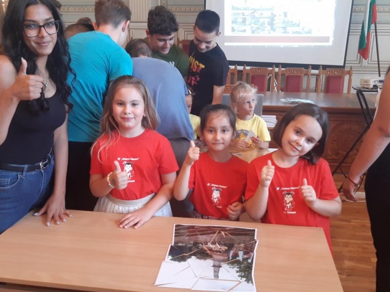 Урок по родолюбие „Културното наследство на Свищов“ се проведе днес в ПДТГ „Димитър Хадживасилев“ 