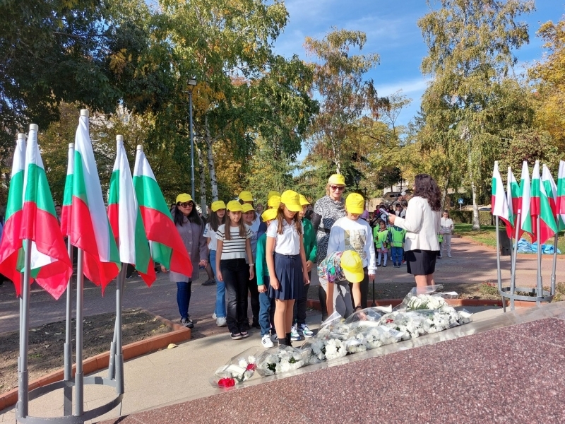 Свищов отбеляза Деня на народните будители 