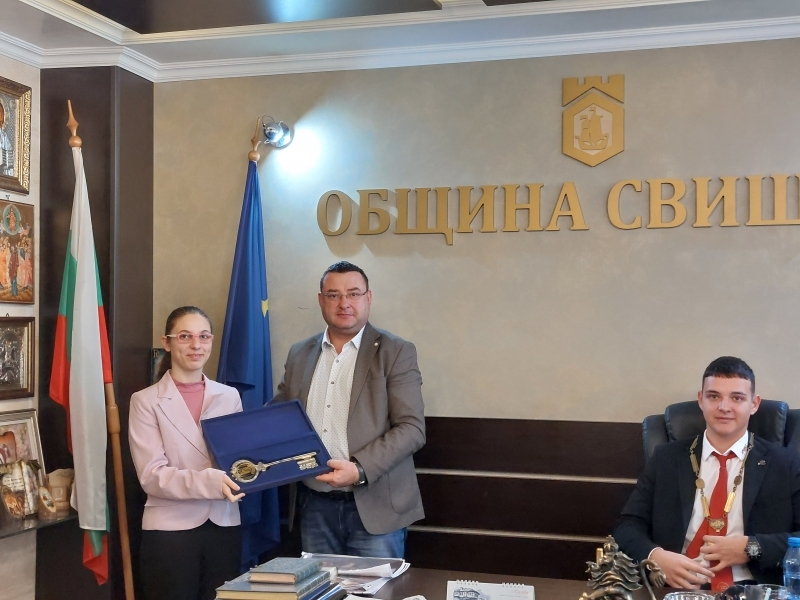 С подкрепата на Младежки център в Свищов бе реализирана инициативата „МЕНИДЖЪР ЗА ЕДИН ДЕН“