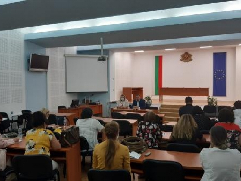 Във връзка с програмата за разделно събиране на отпадъците кметът на Свищов се срещна с представители на образователните институции 