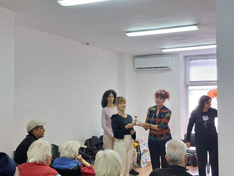 Потребителите в ДСХ „Мария Луиза” – гр. Свищов отбелязаха Международния ден на възрастните хора 