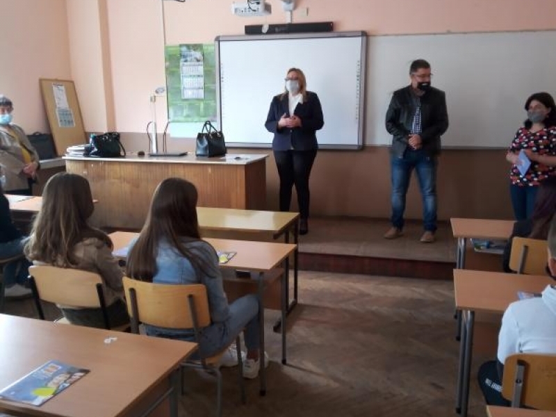 Община Свищов инициира поредица от информационни срещи за възможностите за кандидатстване след седми клас