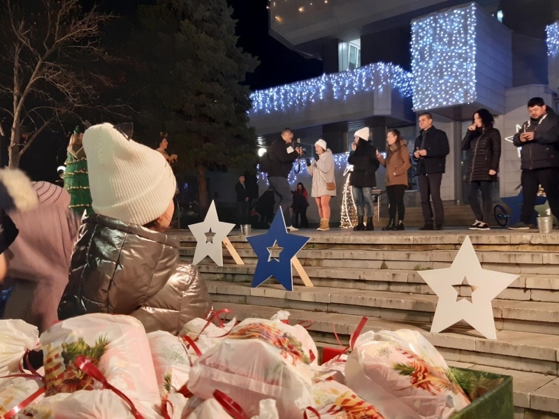 С огнено шоу и забавления грейнаха Коледните светлини в Свищов 