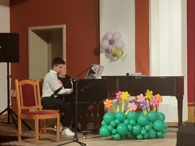 Първо българско читалище подари празничен концерт на свищовските деца за 1 юни 