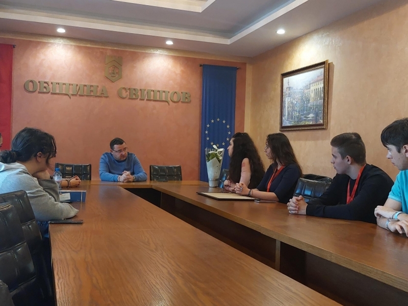 Делегати от училище посланик на Европейския парламент посетиха Община Свищов по повод Деня на българската община 