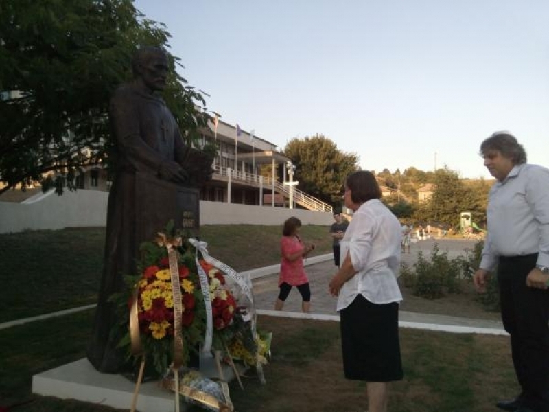 Паметник на Епископ Филип Станиславов издигнаха в родното му село Ореш