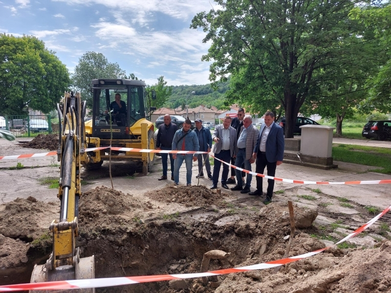 Стартираха дейностите по подмяна на захранващия водопровод към МБАЛ „Д-р Димитър Павлович“ – Свищов    