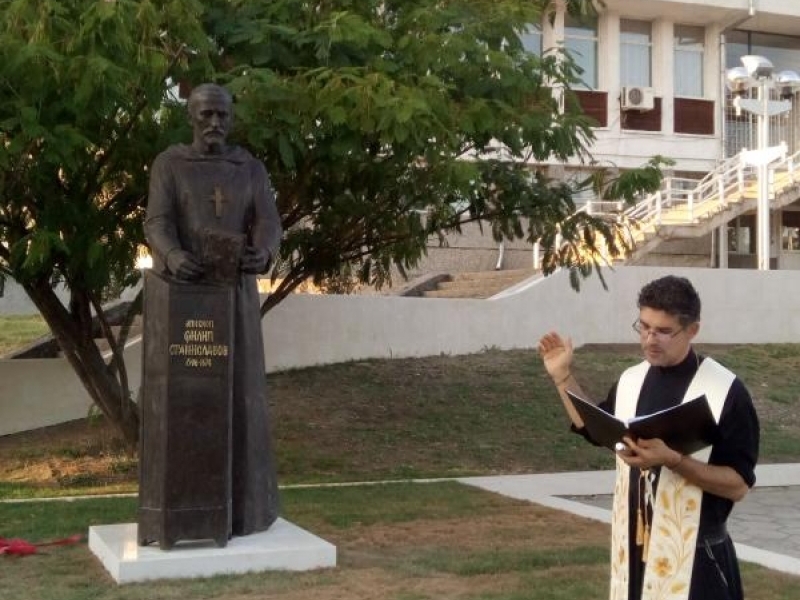 Паметник на Епископ Филип Станиславов издигнаха в родното му село Ореш