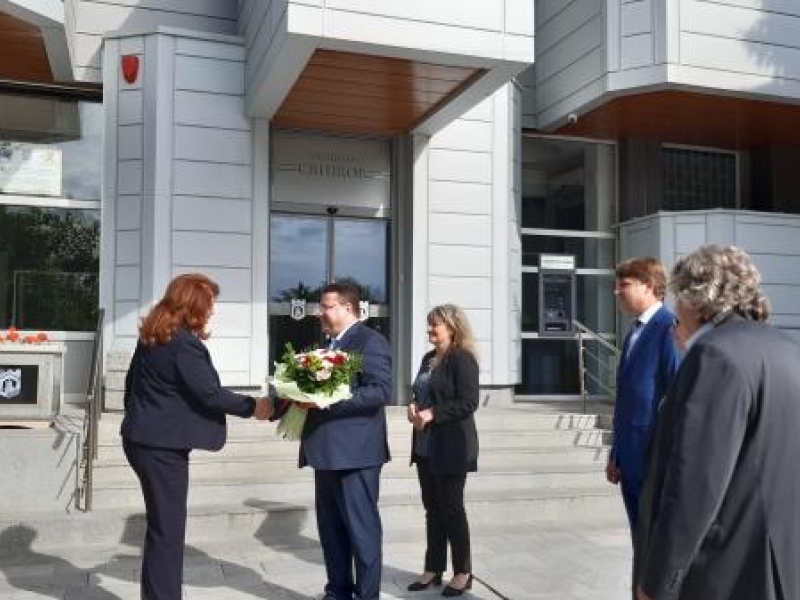 Вицепрезидентът Илияна Йотова посети Свищов по повод 165-годишнината на ПБНЧ „Еленка и Кирил Д. Аврамови – 1856“