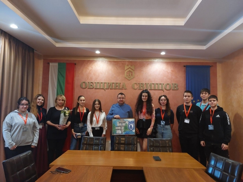 Делегати от училище посланик на Европейския парламент посетиха Община Свищов по повод Деня на българската община 