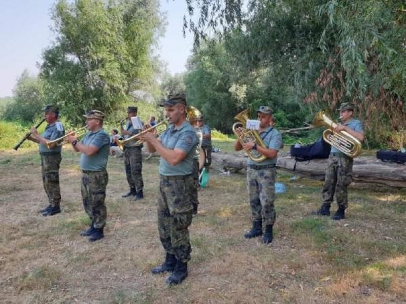 112 плувци от цялата страна се включиха в традиционното 63-то преплуване на река Дунав край Свищов  