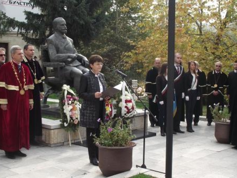 Ръководството на община Свищов уважи патронния празник на СА „Д. А. Ценов“