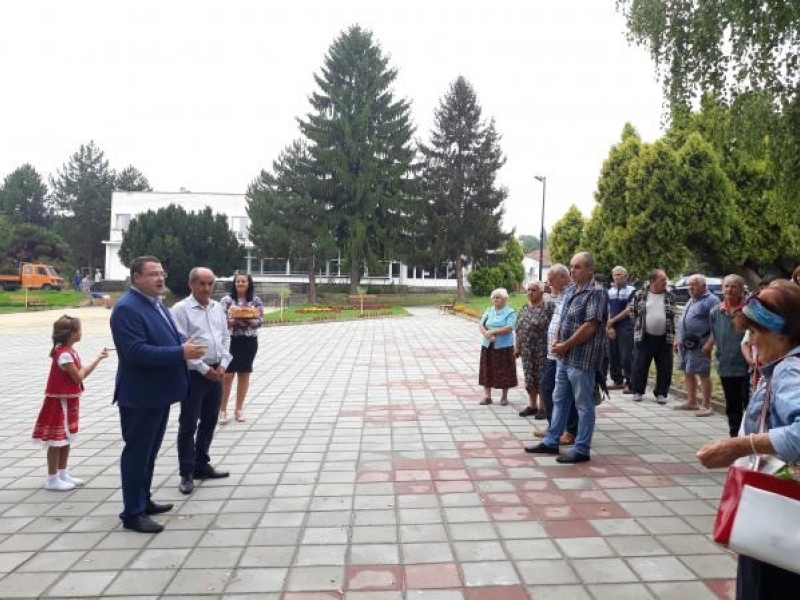 В свищовското село Българско Сливово бе открит обновения централен площад