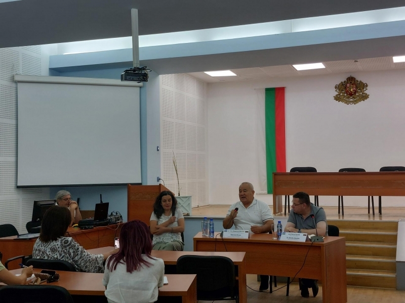Възможностите за предоставяне на работна ръка в селскостопанския сектор представи вицепрезидентът на Академията на науките на Узбекистан Абдуразак Мирзаев в Свищов 