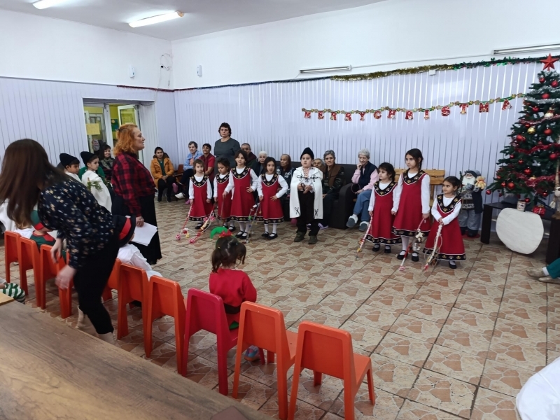 Коледно тържество в Центъра за лица с деменция в с. Овча могила 