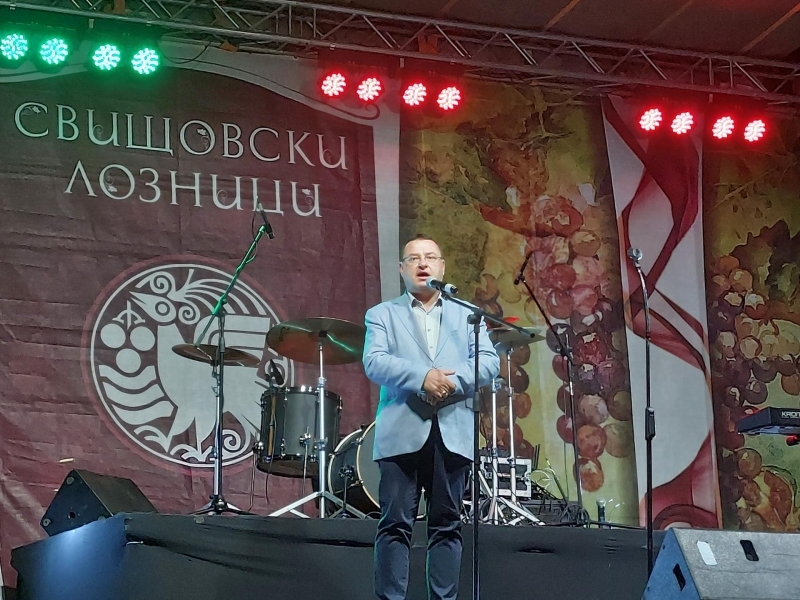 Кметът на Свищов официално откри празниците на града "Свищовски лозници"    