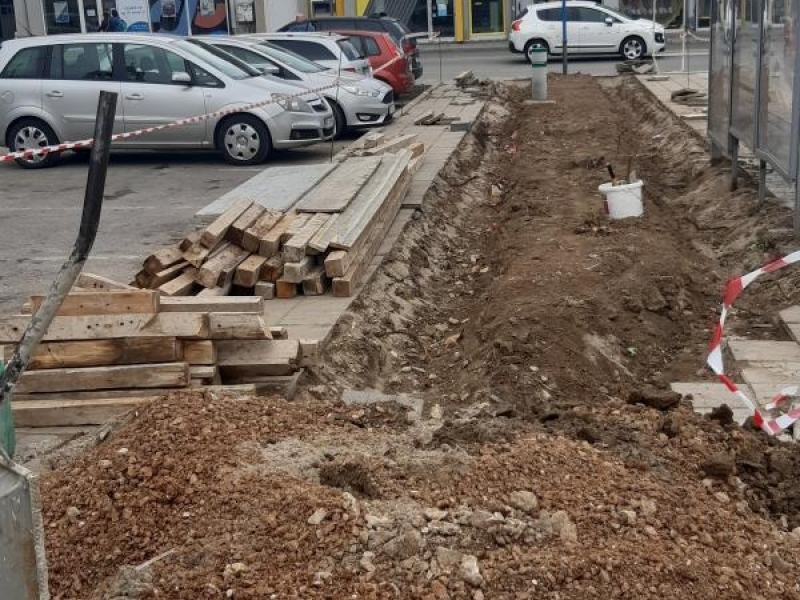 Ремонт на пешеходната зона около спирката на пл. „Свобода“ стартира в Свищов