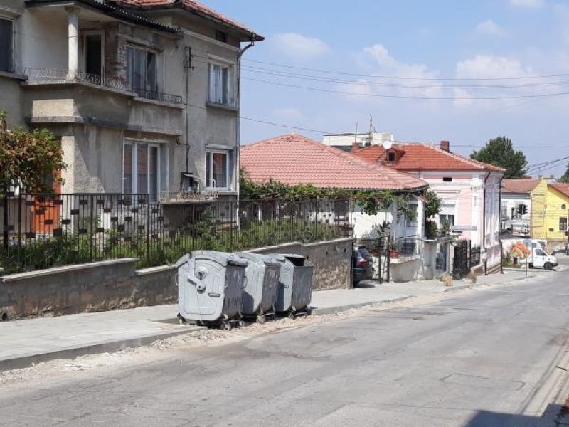 Реновиран е тротоарът от Болницата в Свищов до кръстовището на пл. „Свобода“ 