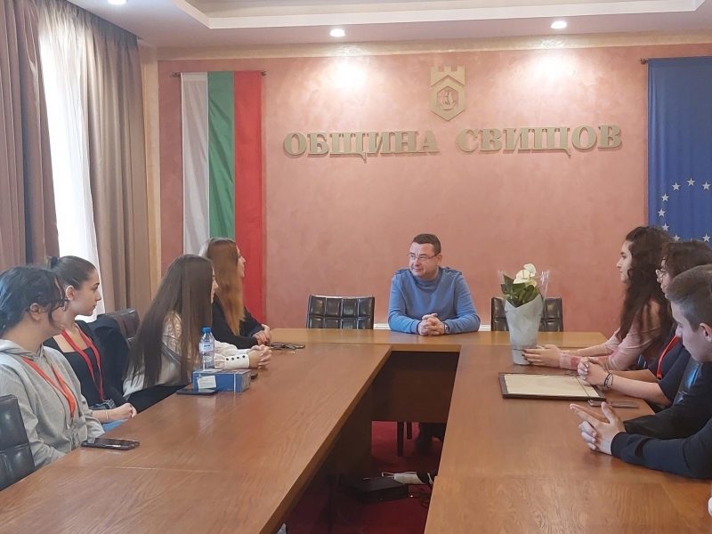 Делегати от училище посланик на Европейския парламент посетиха Община Свищов по повод Деня на българската община 